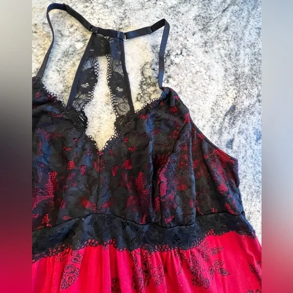 SOMA❤️2 Pc Elegant Red & Black Lace Sleepwear Set- Shorts & Lacy Cami Top - Picture 4 of 13